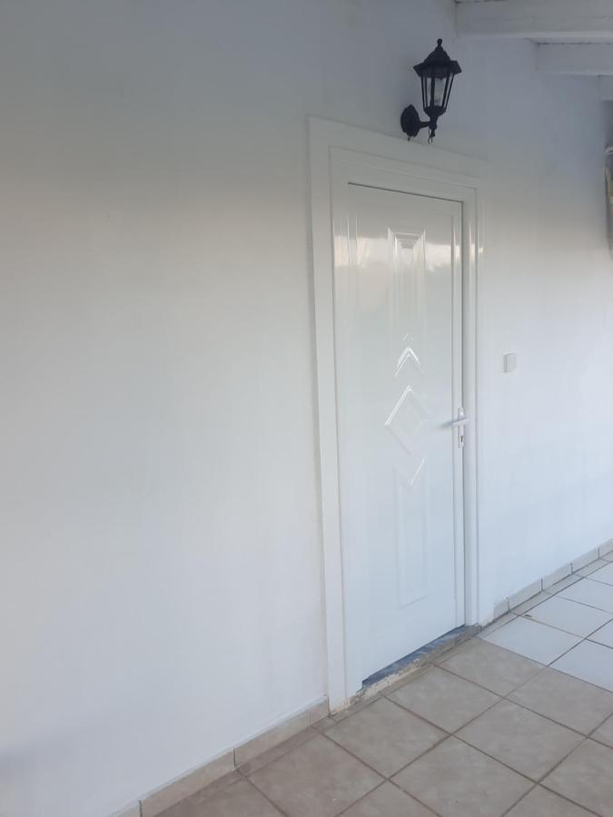 Sarandë Rosemary Houseゲストハウス エクステリア 写真