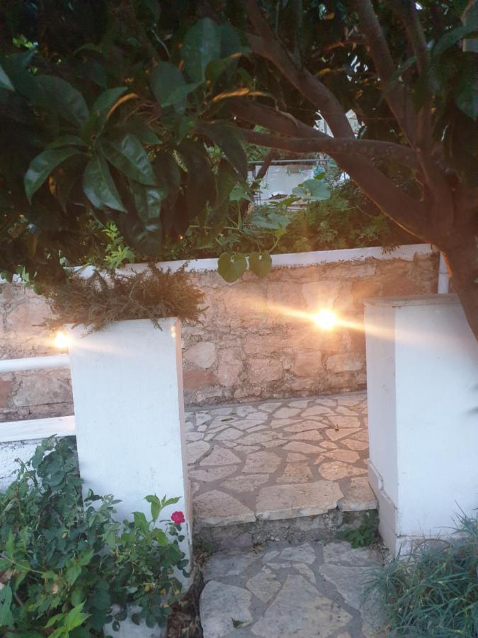 Sarandë Rosemary Houseゲストハウス エクステリア 写真